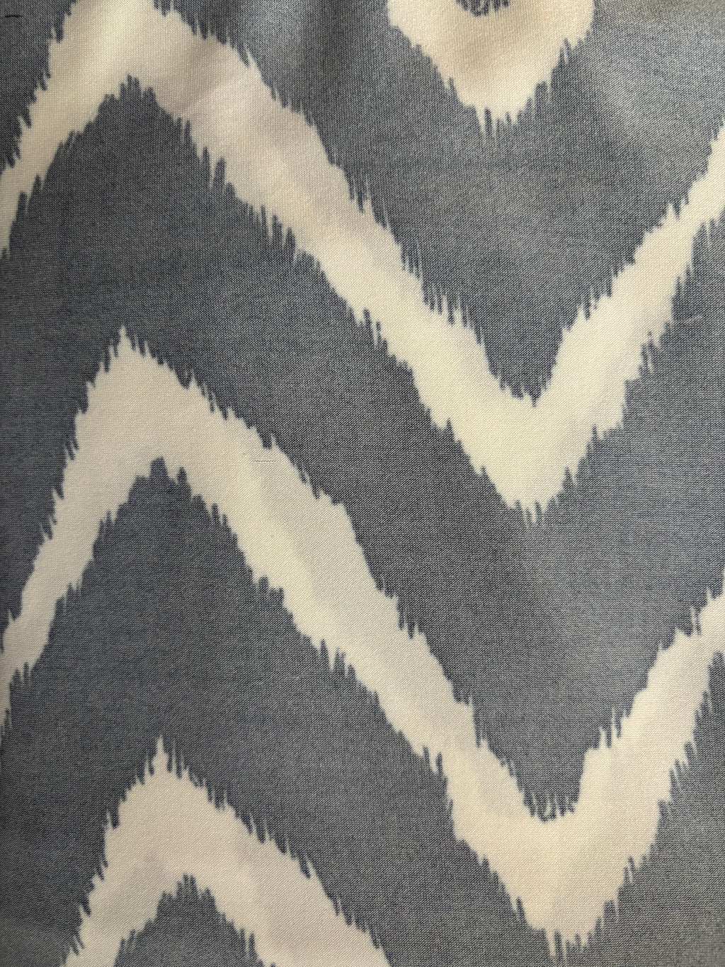 LARGE NAVY ZIG ZAG KNIT