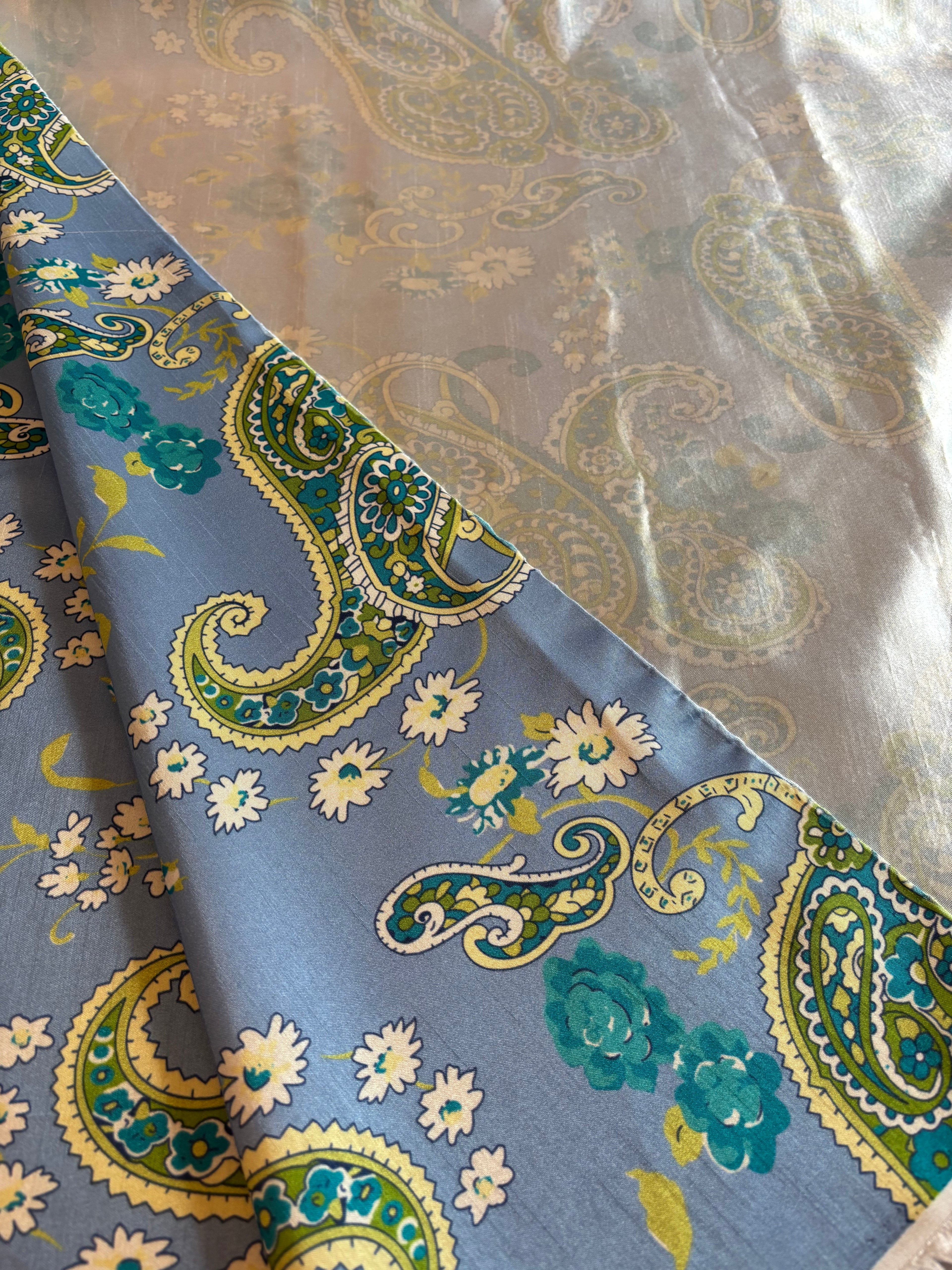 SILKY PAISLEY PRINT