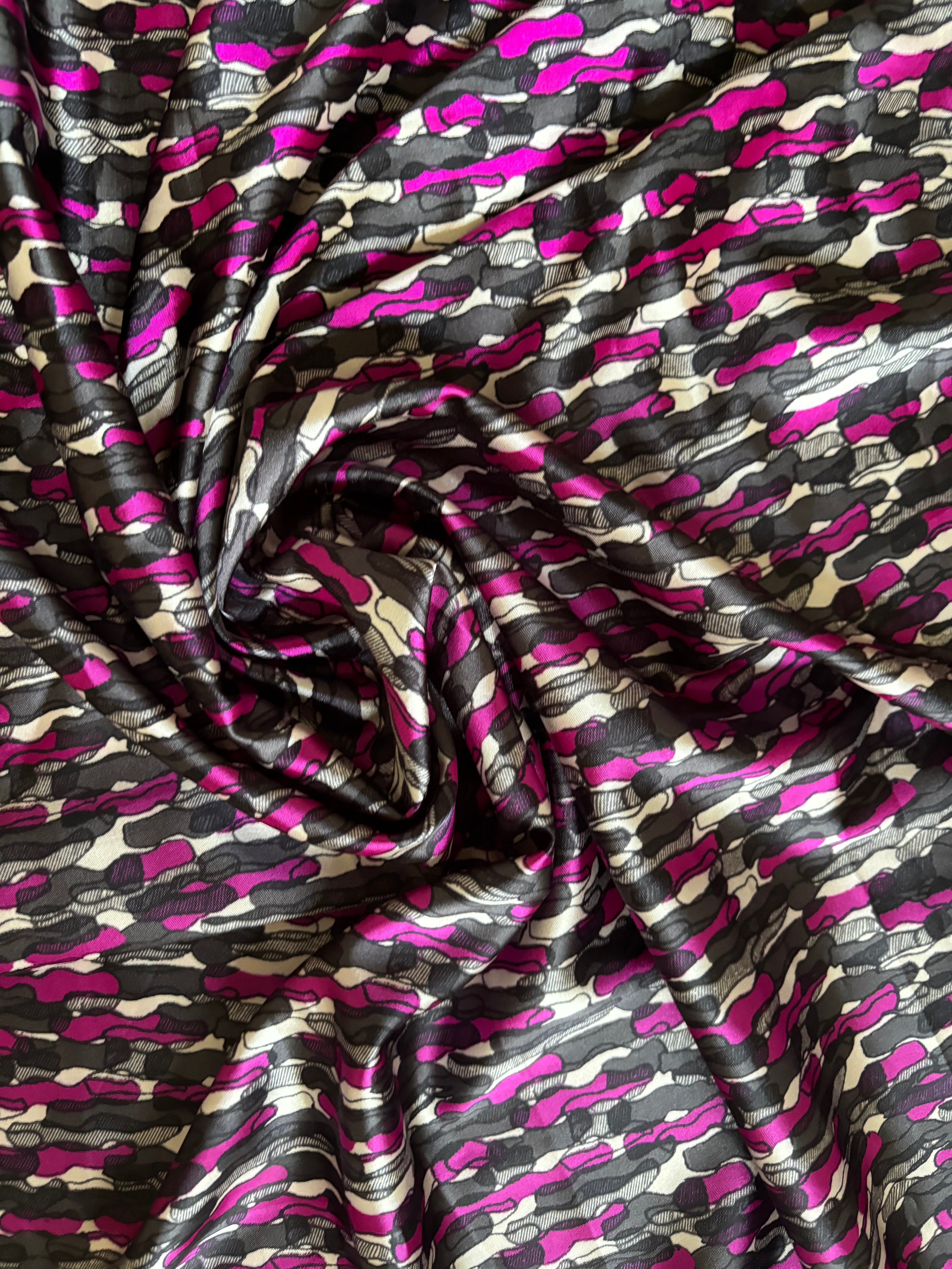 SILKY GEOMETRICS CHARMEUSE