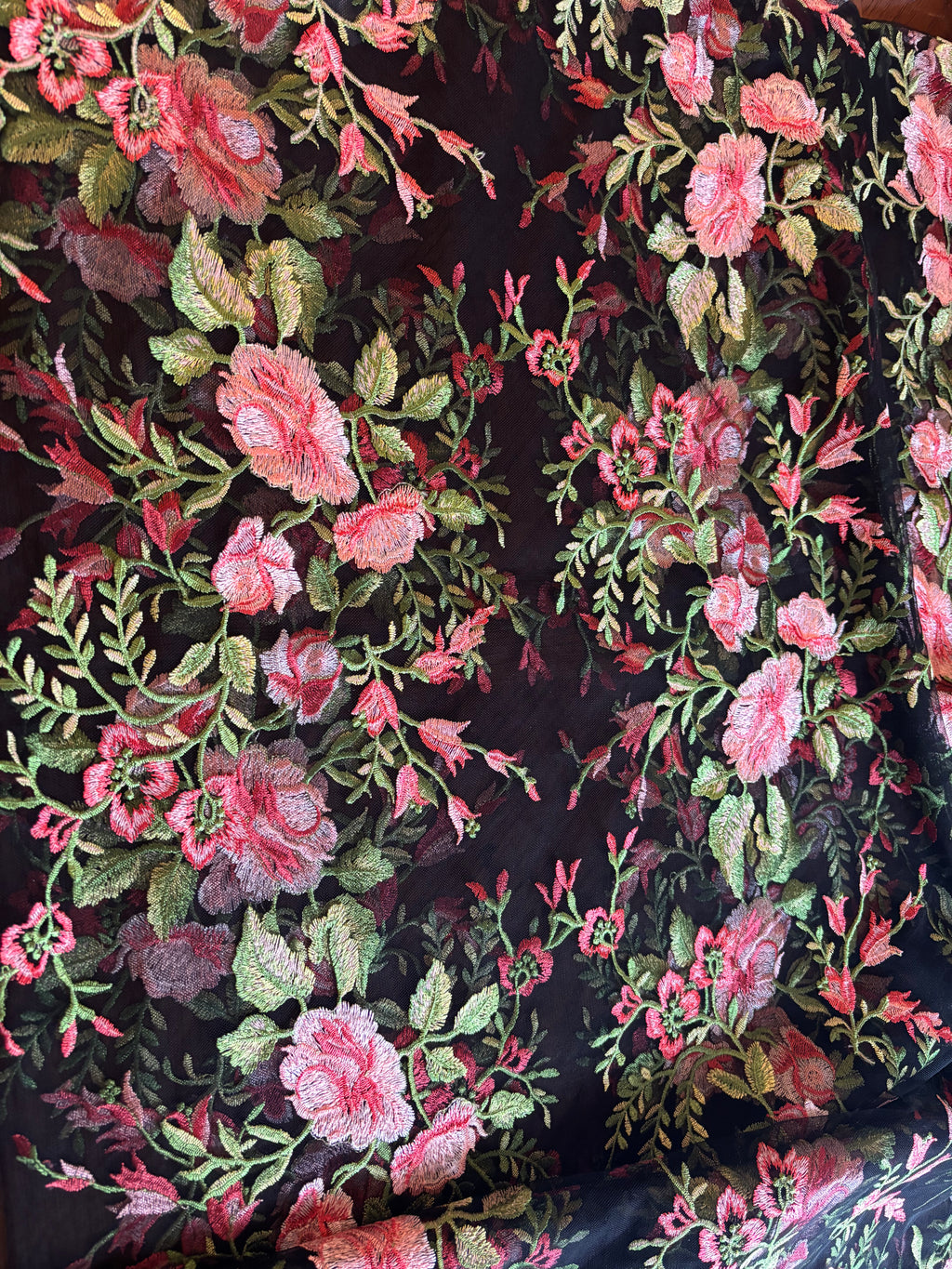 BLACK LACE WITH PINK ROSES AND GREEN LEAVES