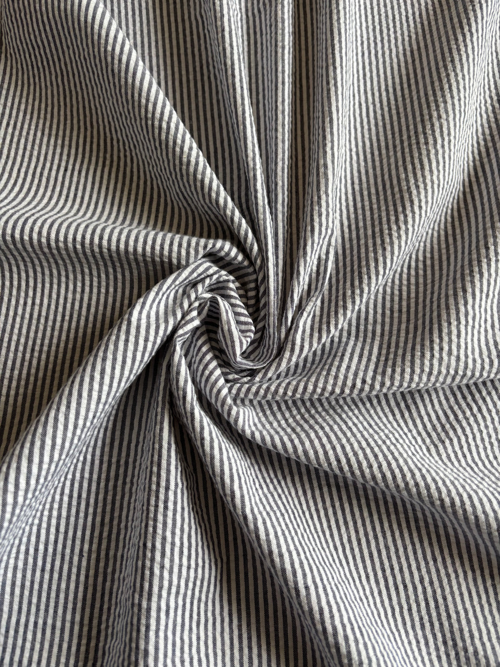 BLACK & WHITE STRIPPED SEERSUCKER