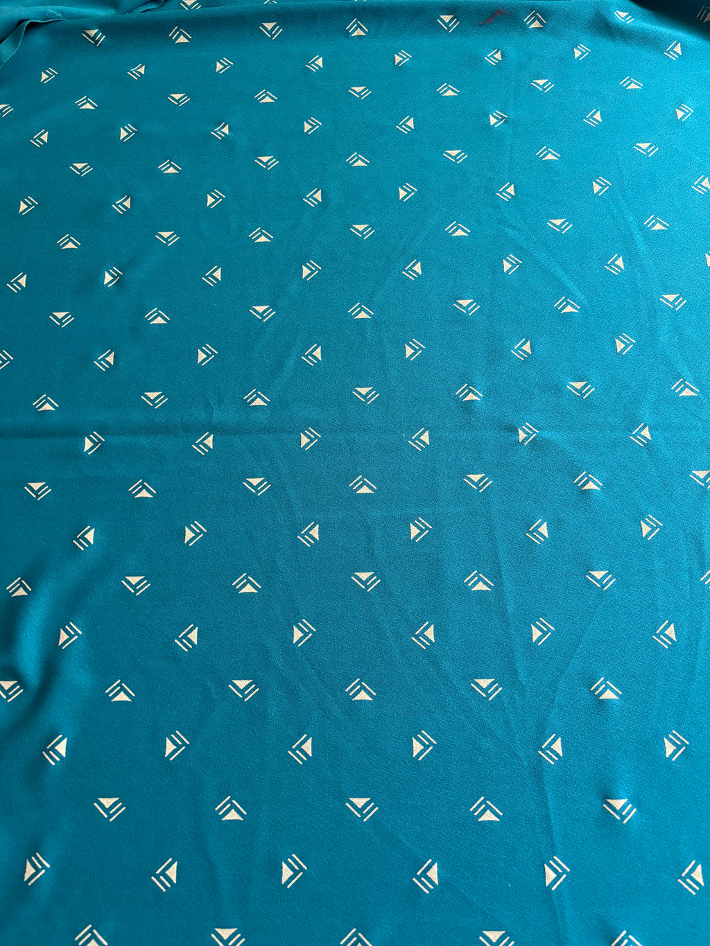 VINTAGE TEAL & WHITE TRIANGLE PRINT