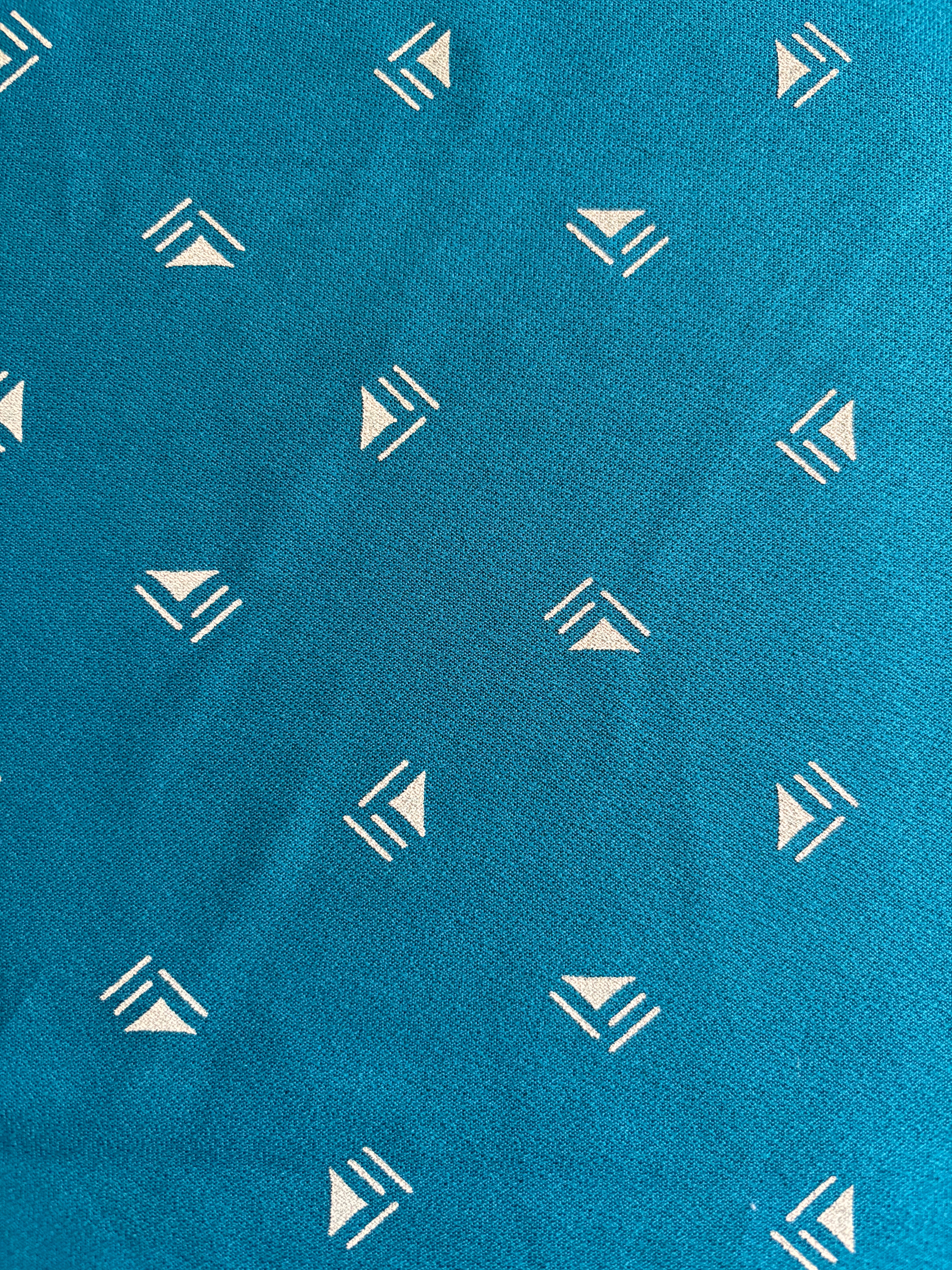 VINTAGE TEAL & WHITE TRIANGLE PRINT