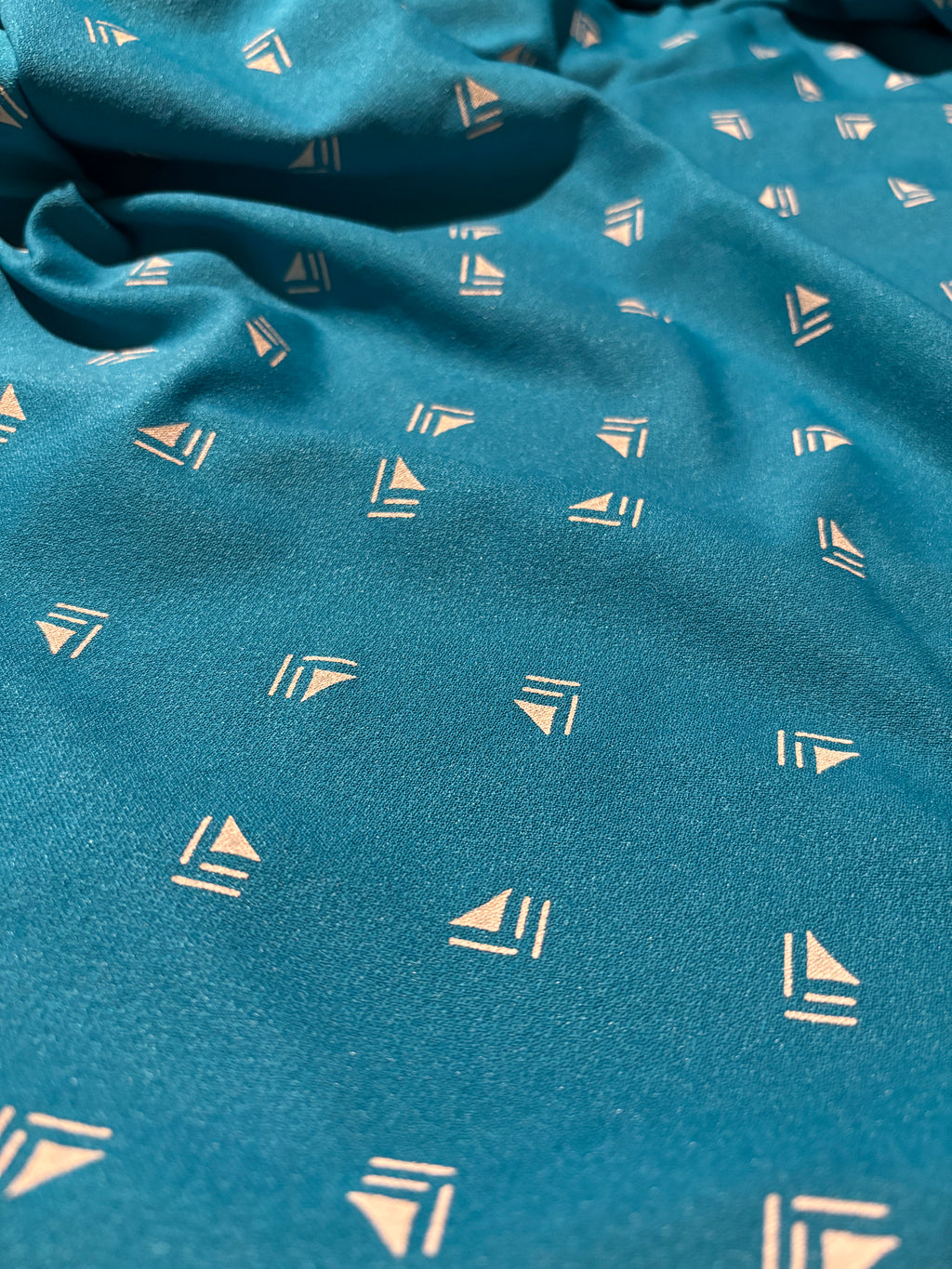 VINTAGE TEAL & WHITE TRIANGLE PRINT