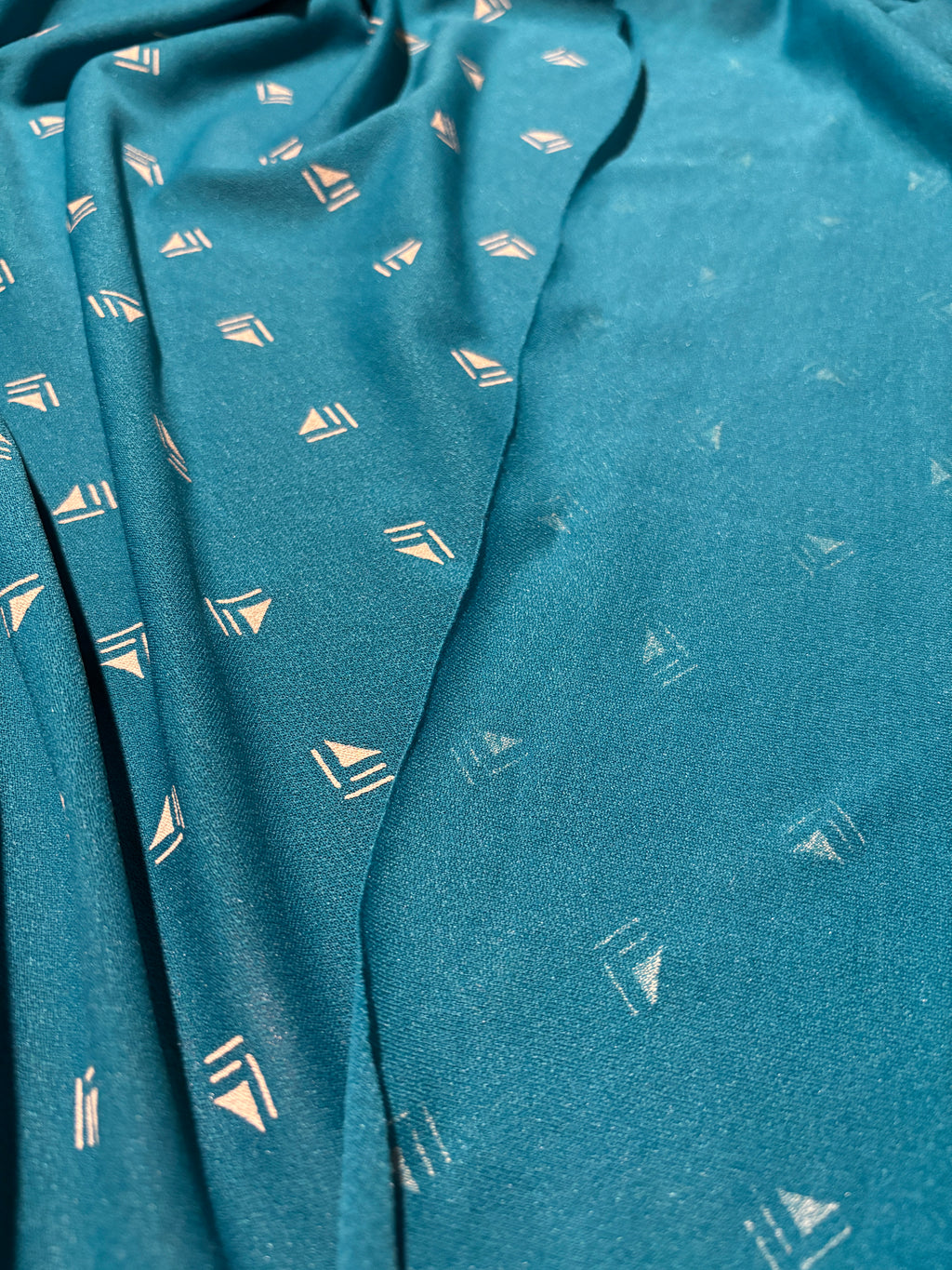 VINTAGE TEAL & WHITE TRIANGLE PRINT