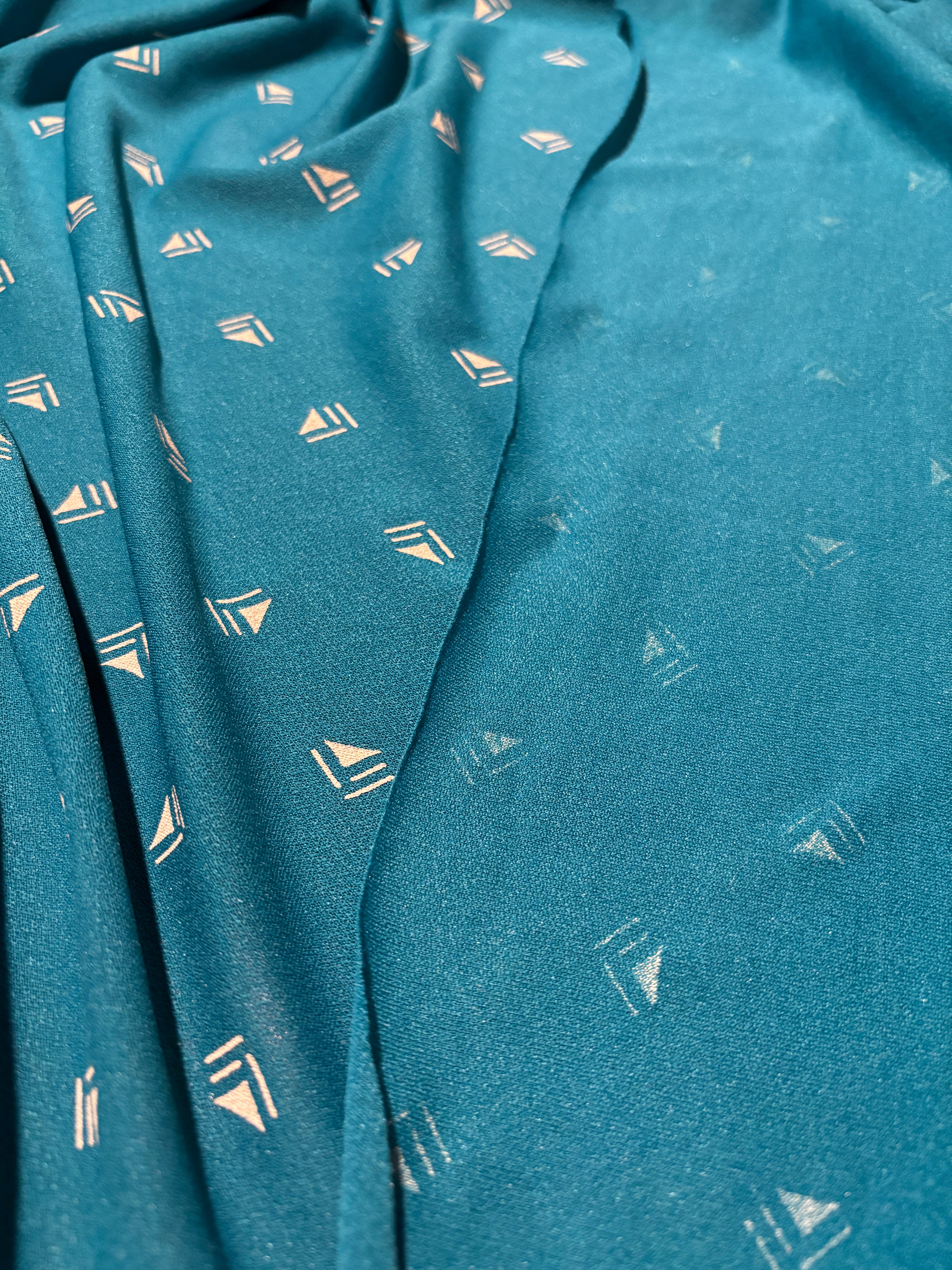 VINTAGE TEAL & WHITE TRIANGLE PRINT
