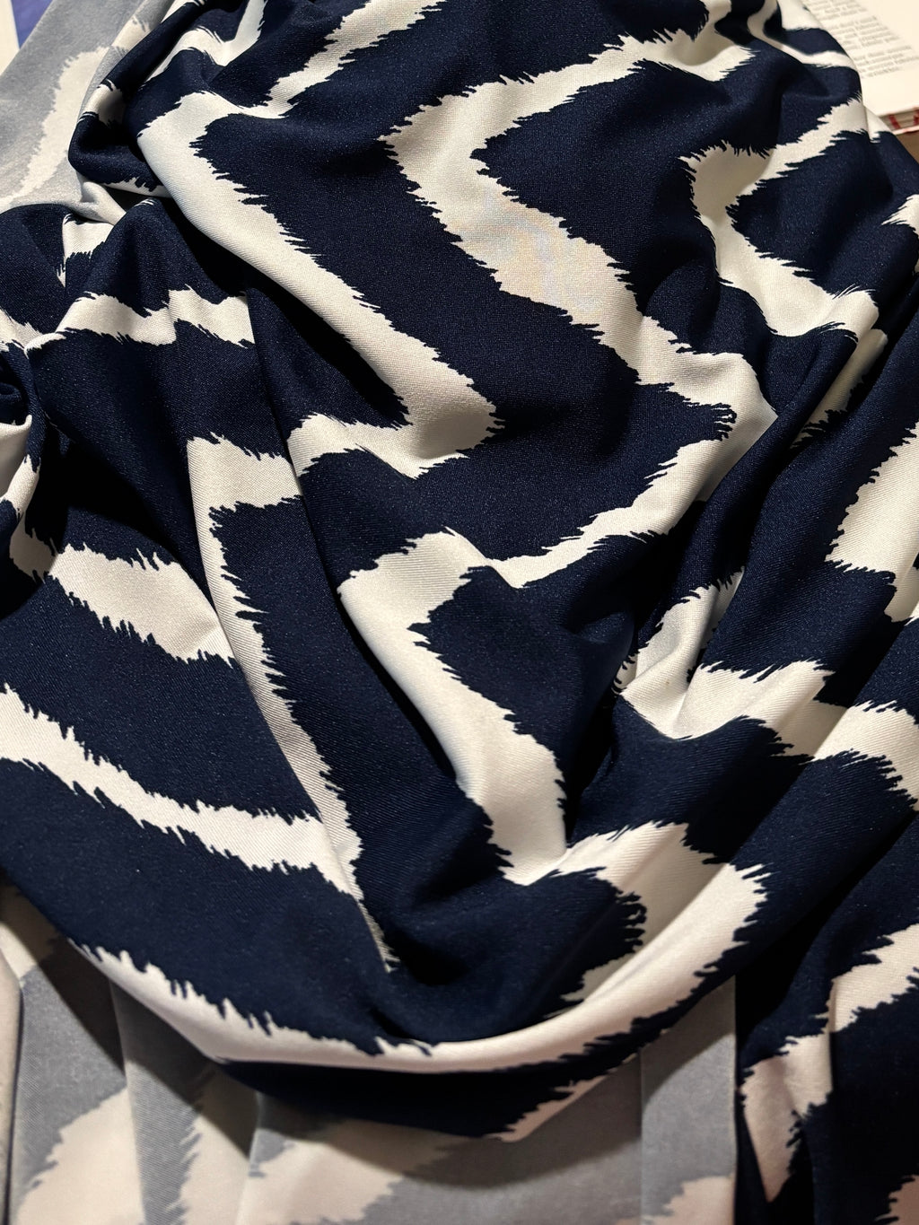 LARGE NAVY ZIG ZAG KNIT