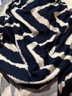 LARGE NAVY ZIG ZAG KNIT