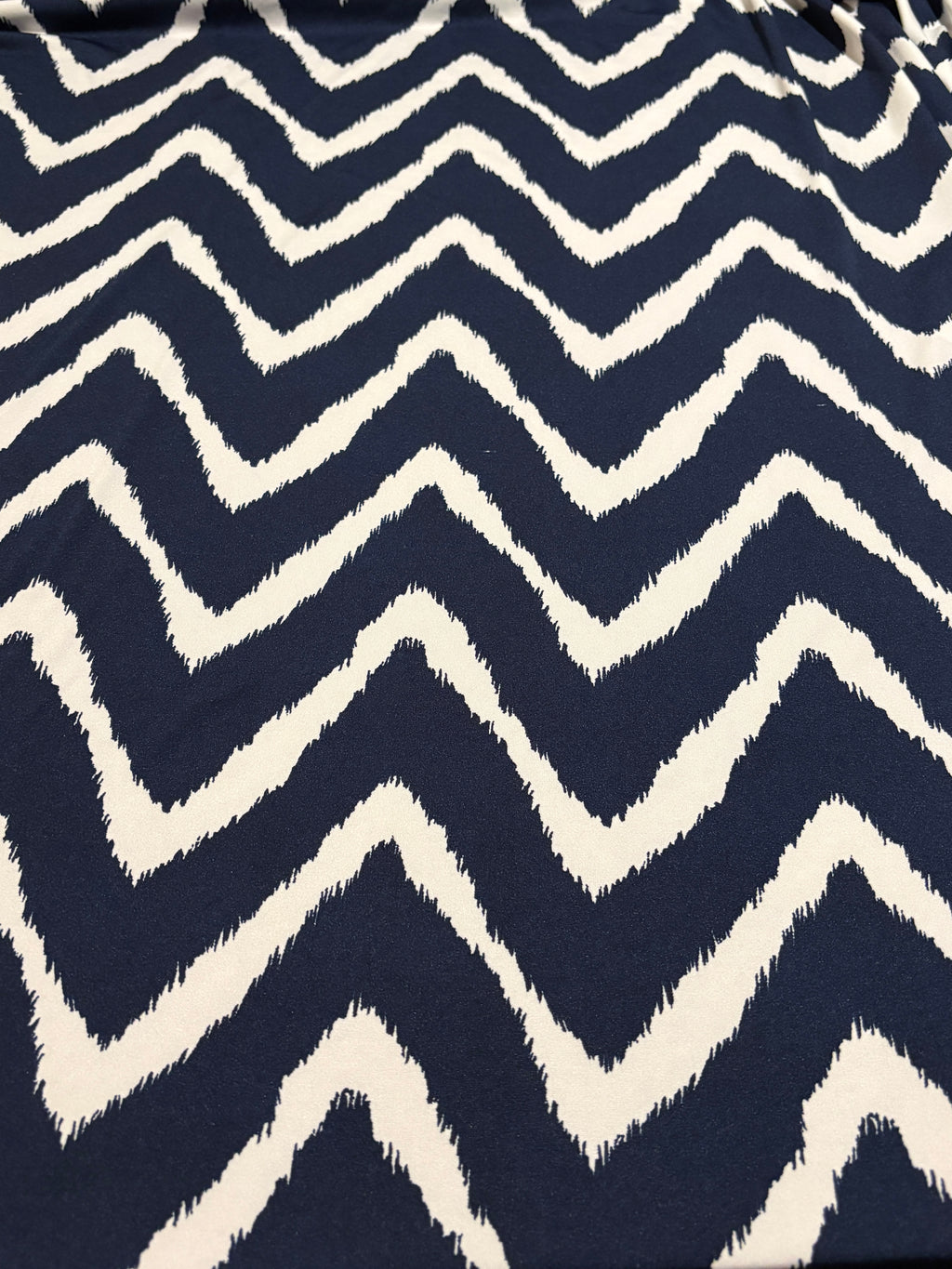 LARGE NAVY ZIG ZAG KNIT