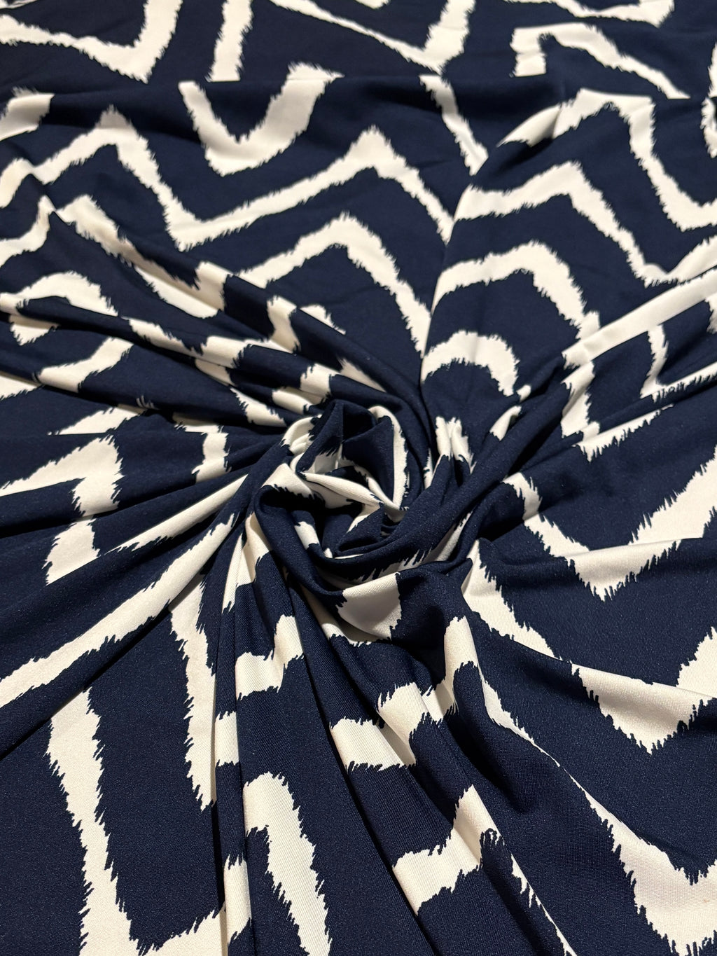 LARGE NAVY ZIG ZAG KNIT