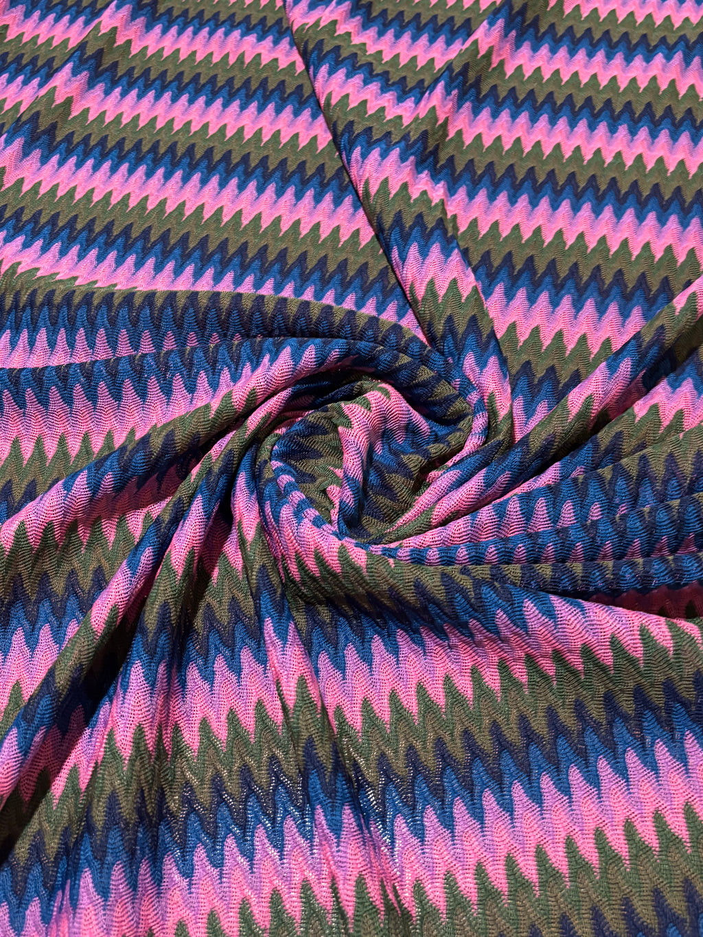 COLORFUL ZIG ZAG PATTERNED KNIT