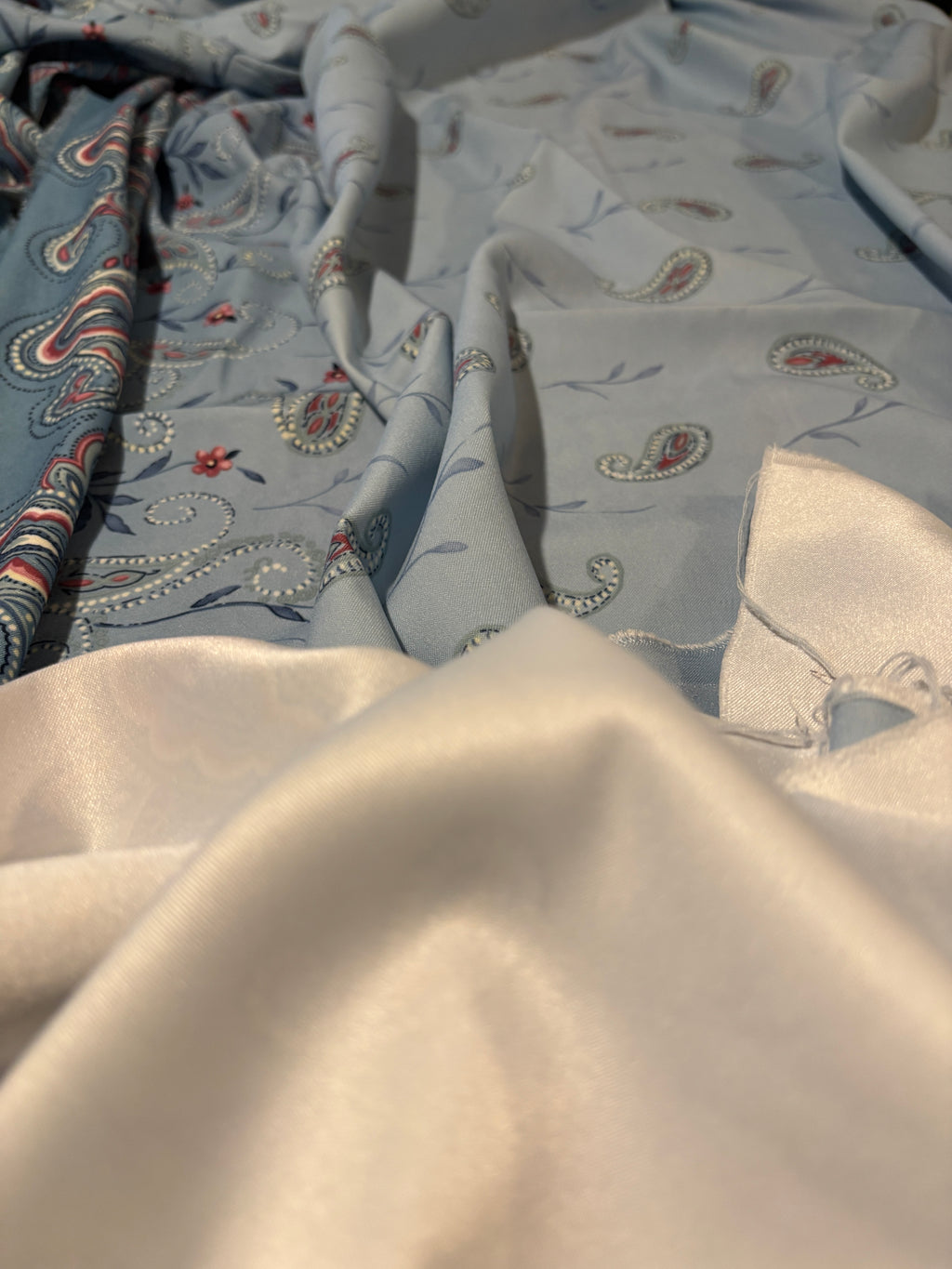 PAISLEY BORDER SILKY PRINT