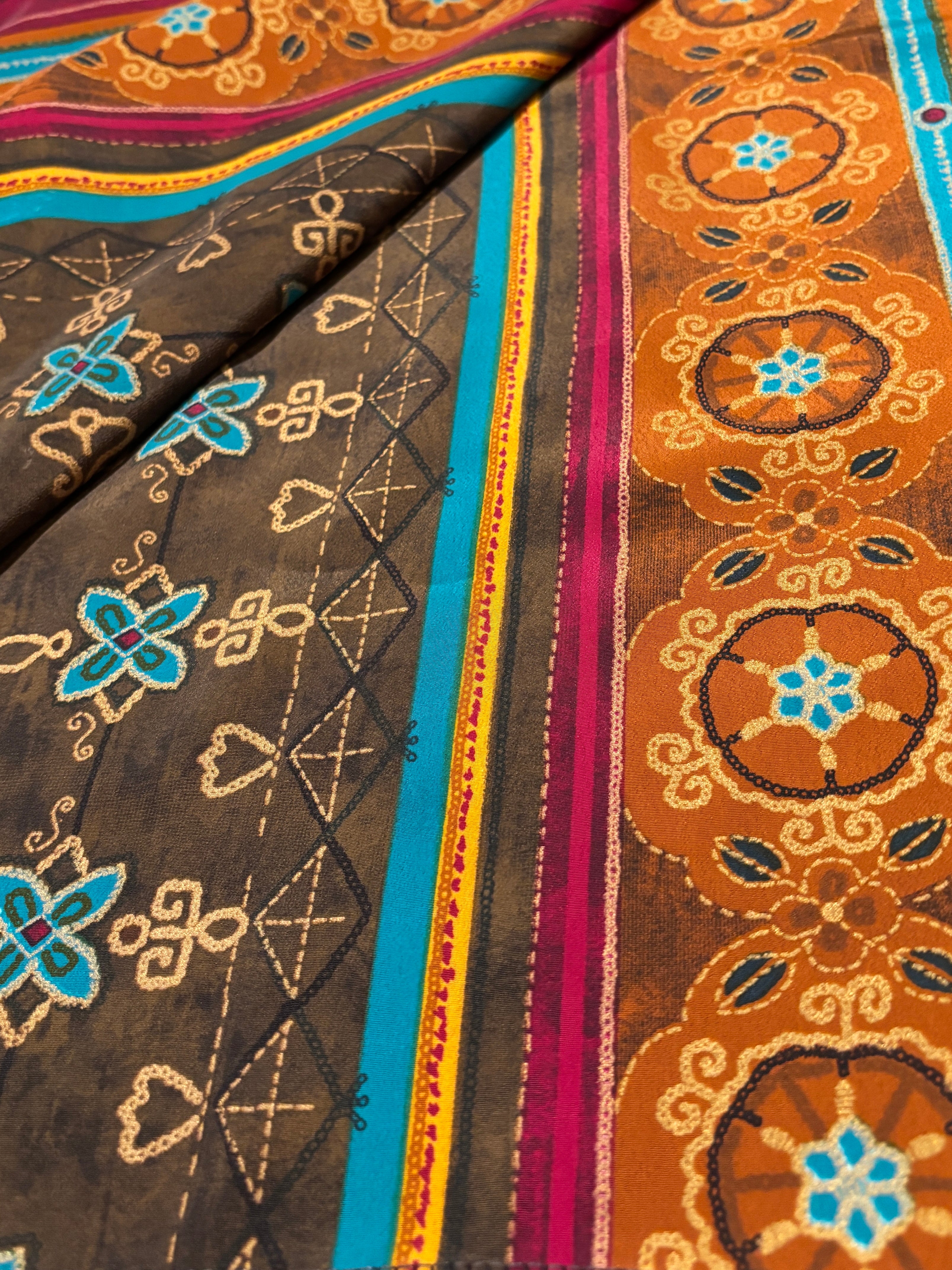 VINTAGE UNIQUE SILKY BORDER PRINT