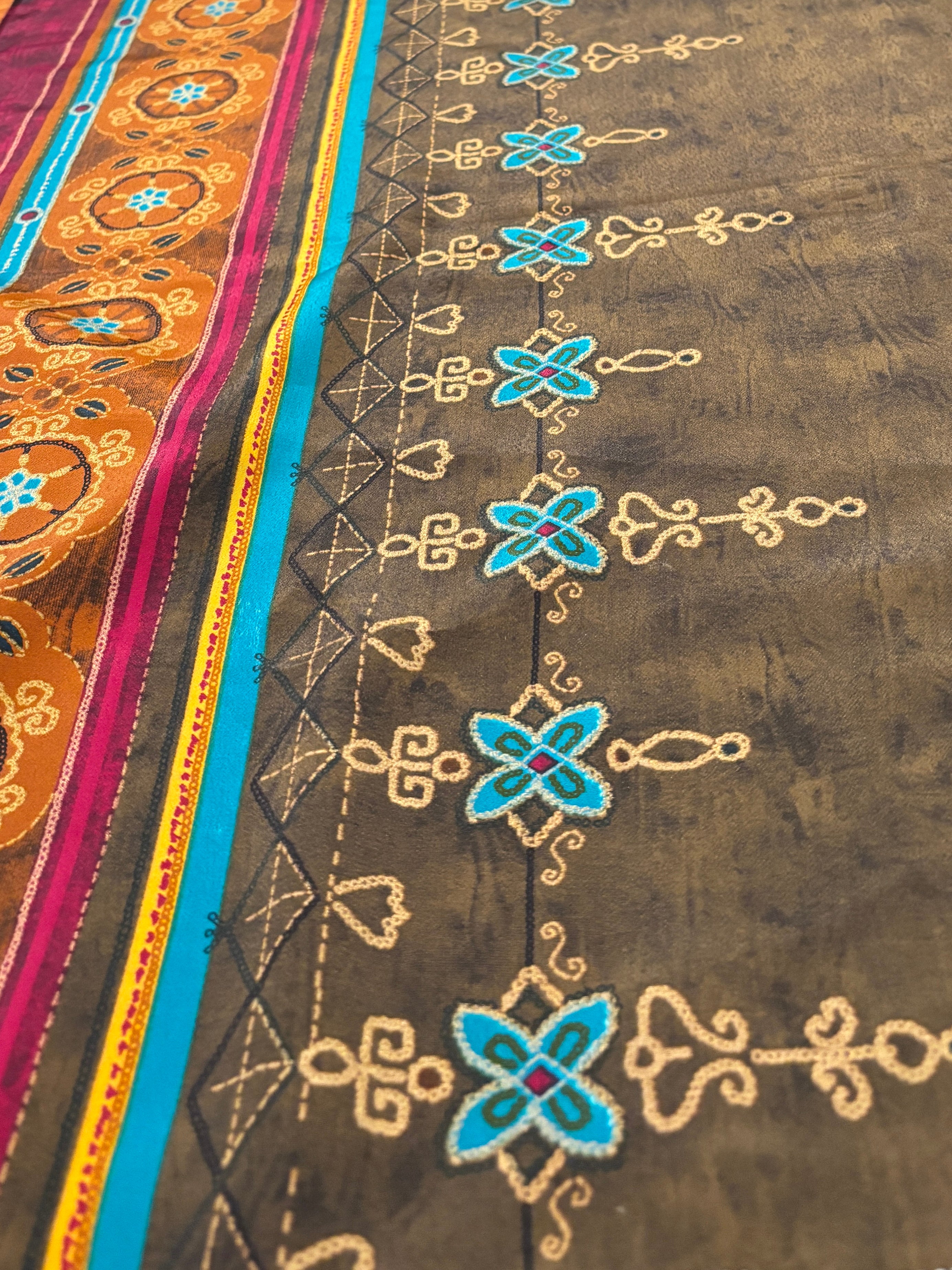 VINTAGE UNIQUE SILKY BORDER PRINT