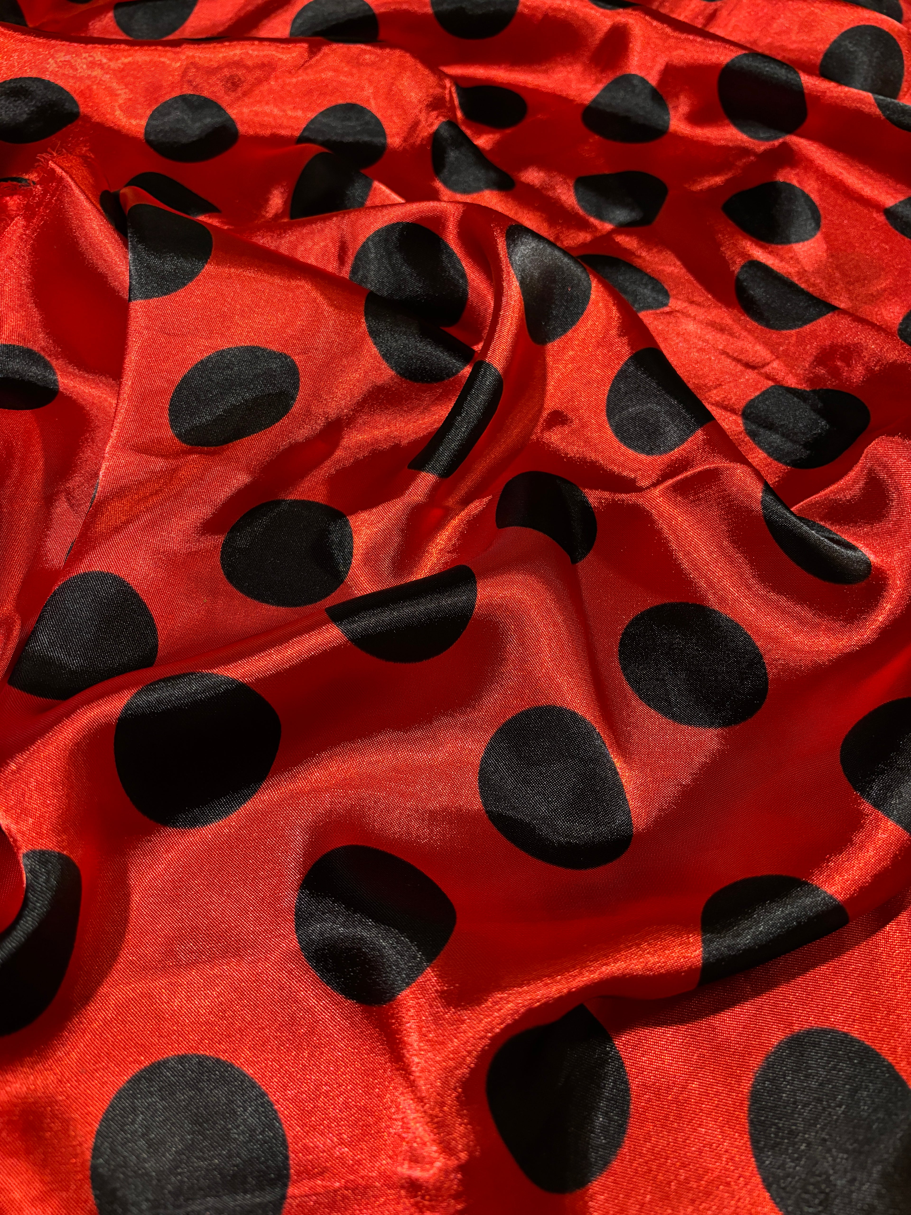 RED AND BLACK POLKA DOT SILKY PRINT