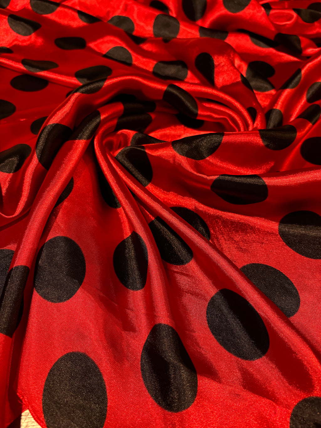 RED AND BLACK POLKA DOT SILKY PRINT