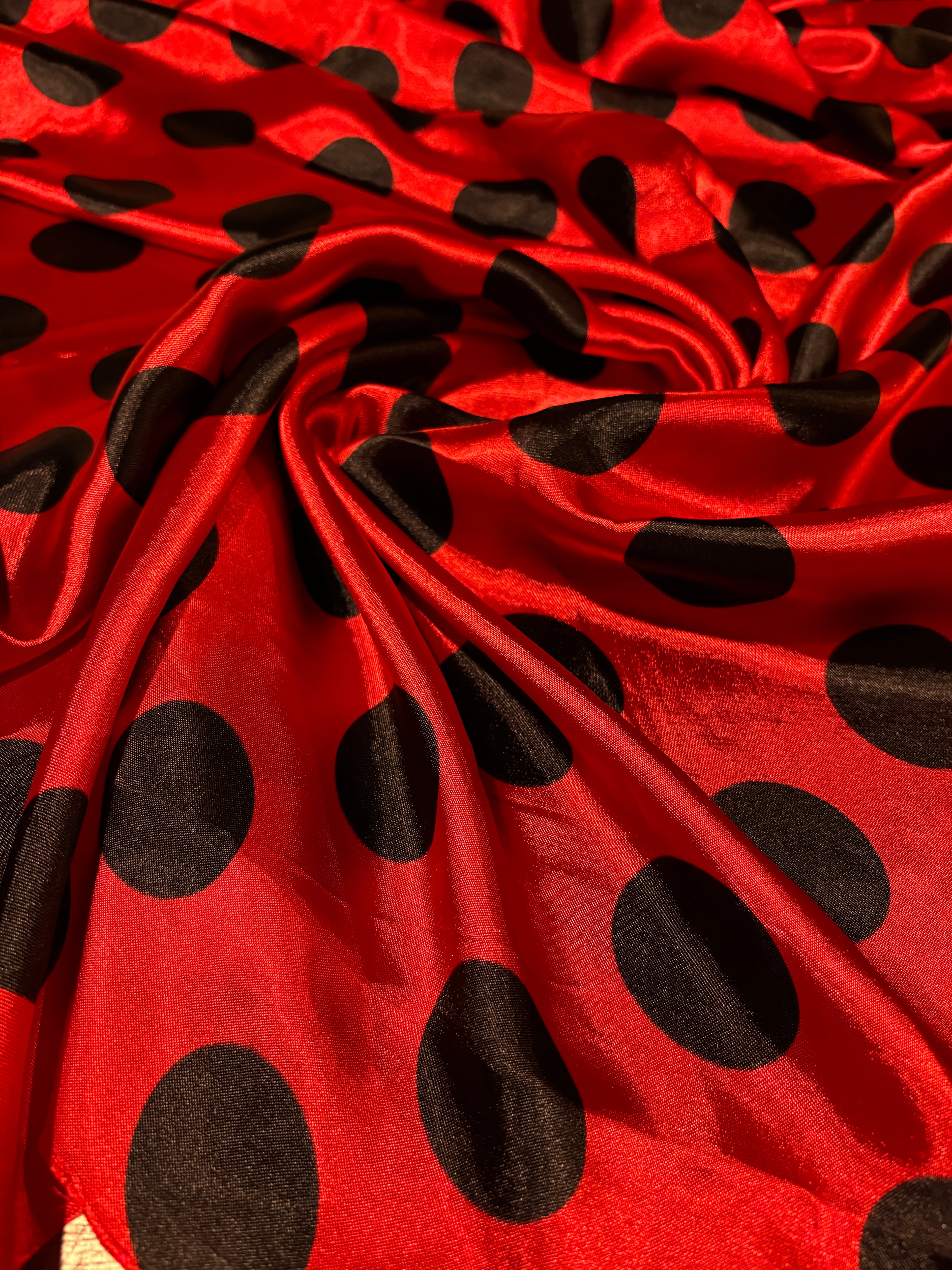 RED AND BLACK POLKA DOT SILKY PRINT