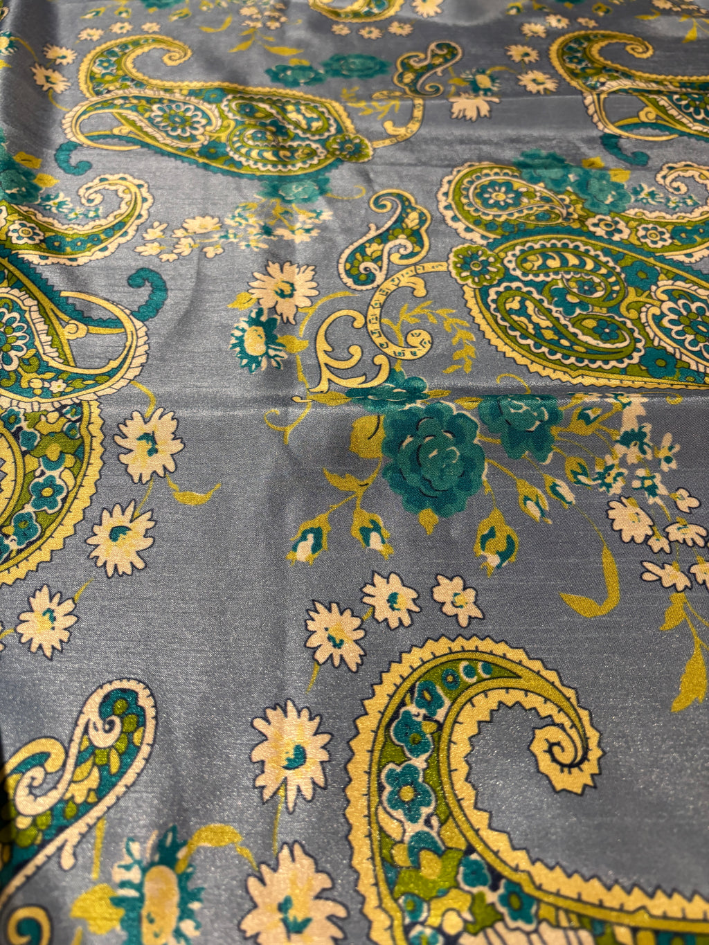 SILKY PAISLEY PRINT