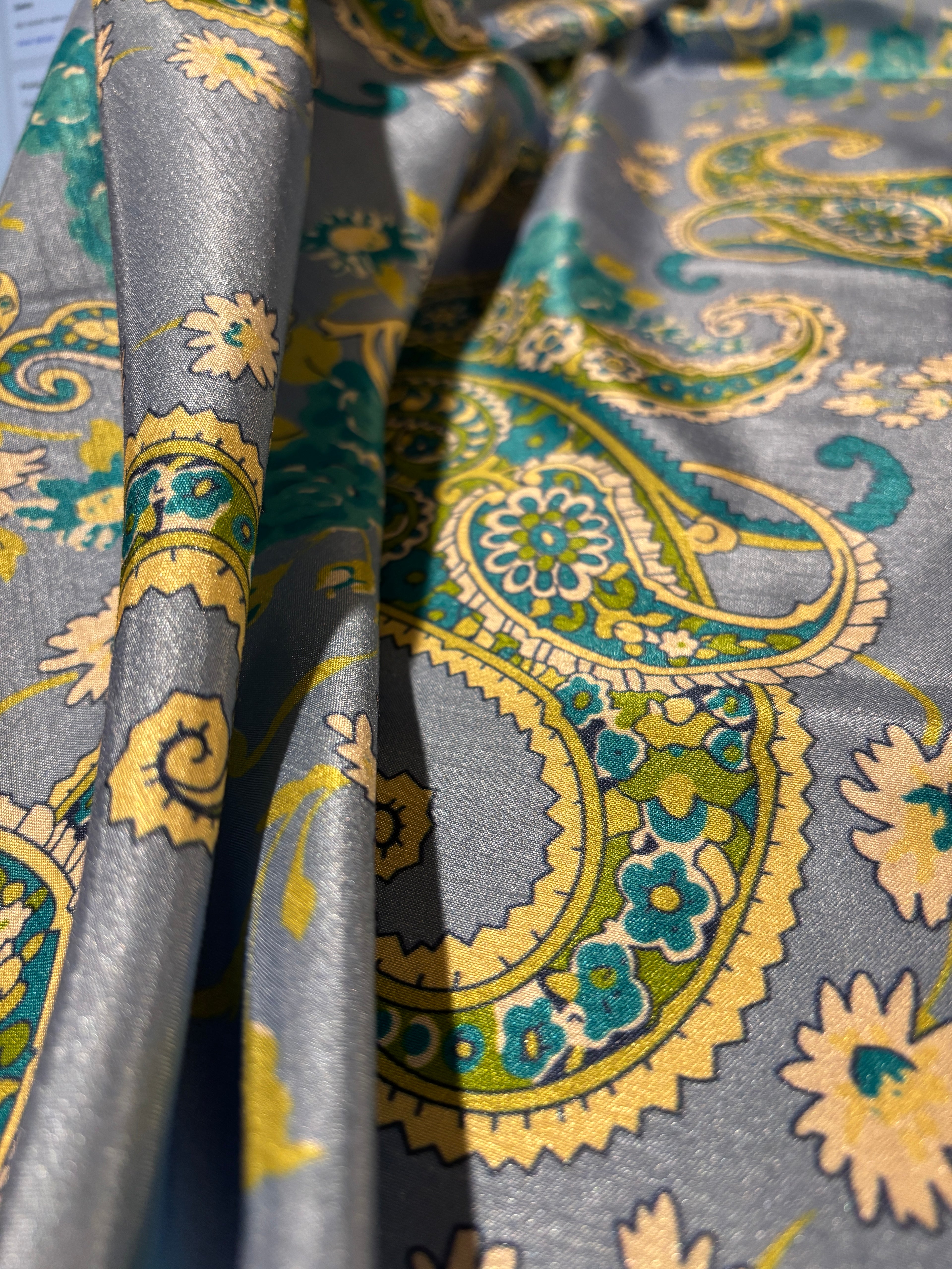 SILKY PAISLEY PRINT