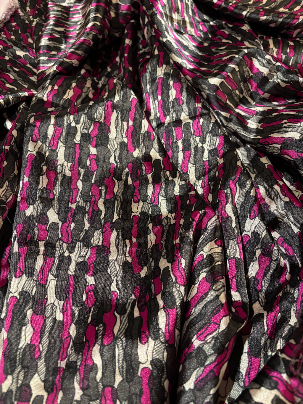 SILKY GEOMETRICS CHARMEUSE