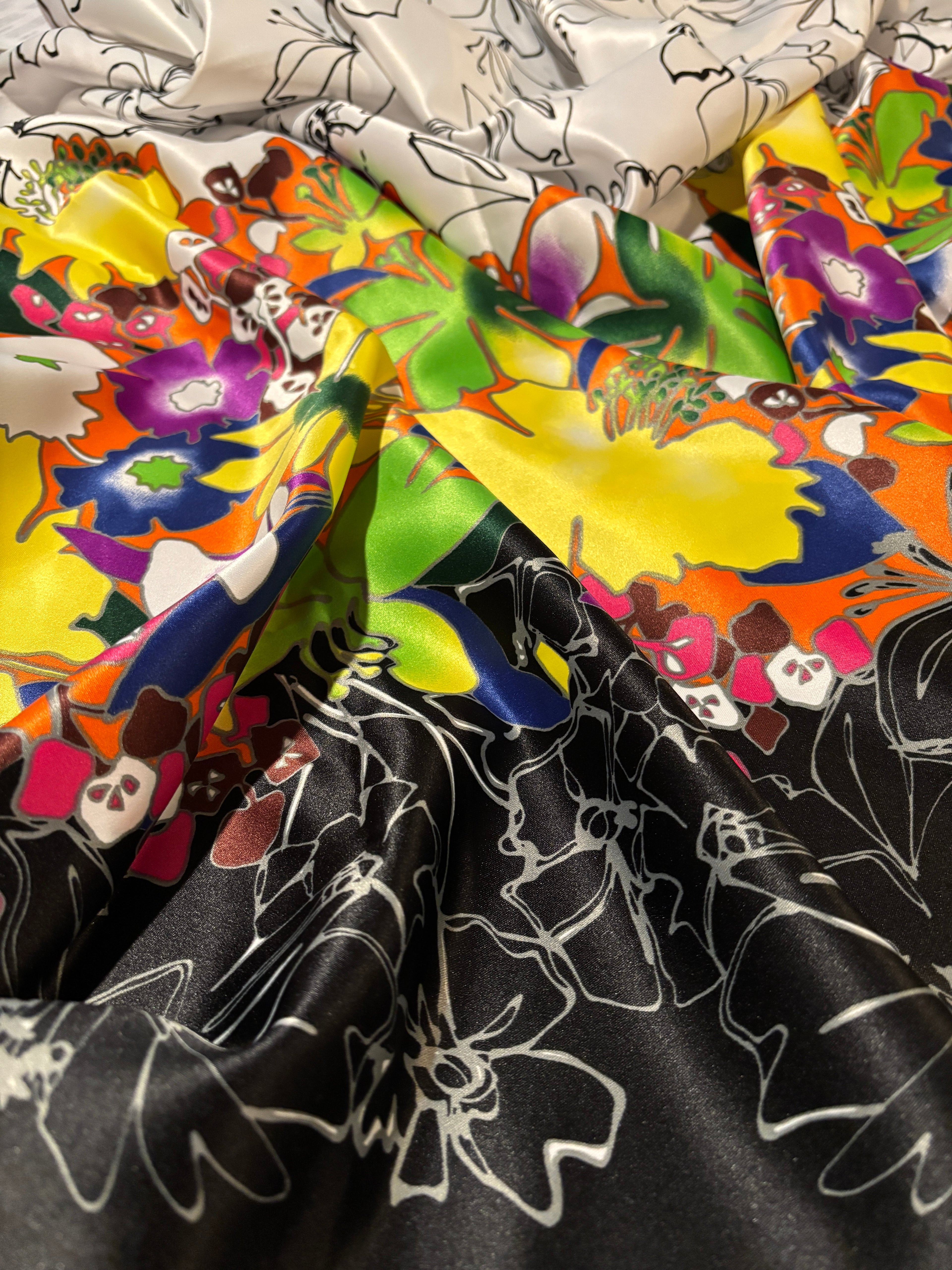 MULTI COLORED ONE-SIDED FLORAL BORDER PRINT